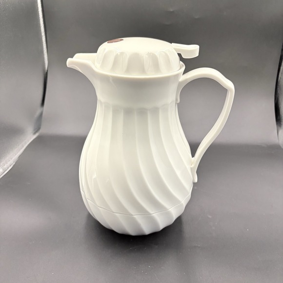 connoisserve Other - VTG nsulated coffee tea‎ server carafe 40 oz W/ Push Spout  White Connoiserve